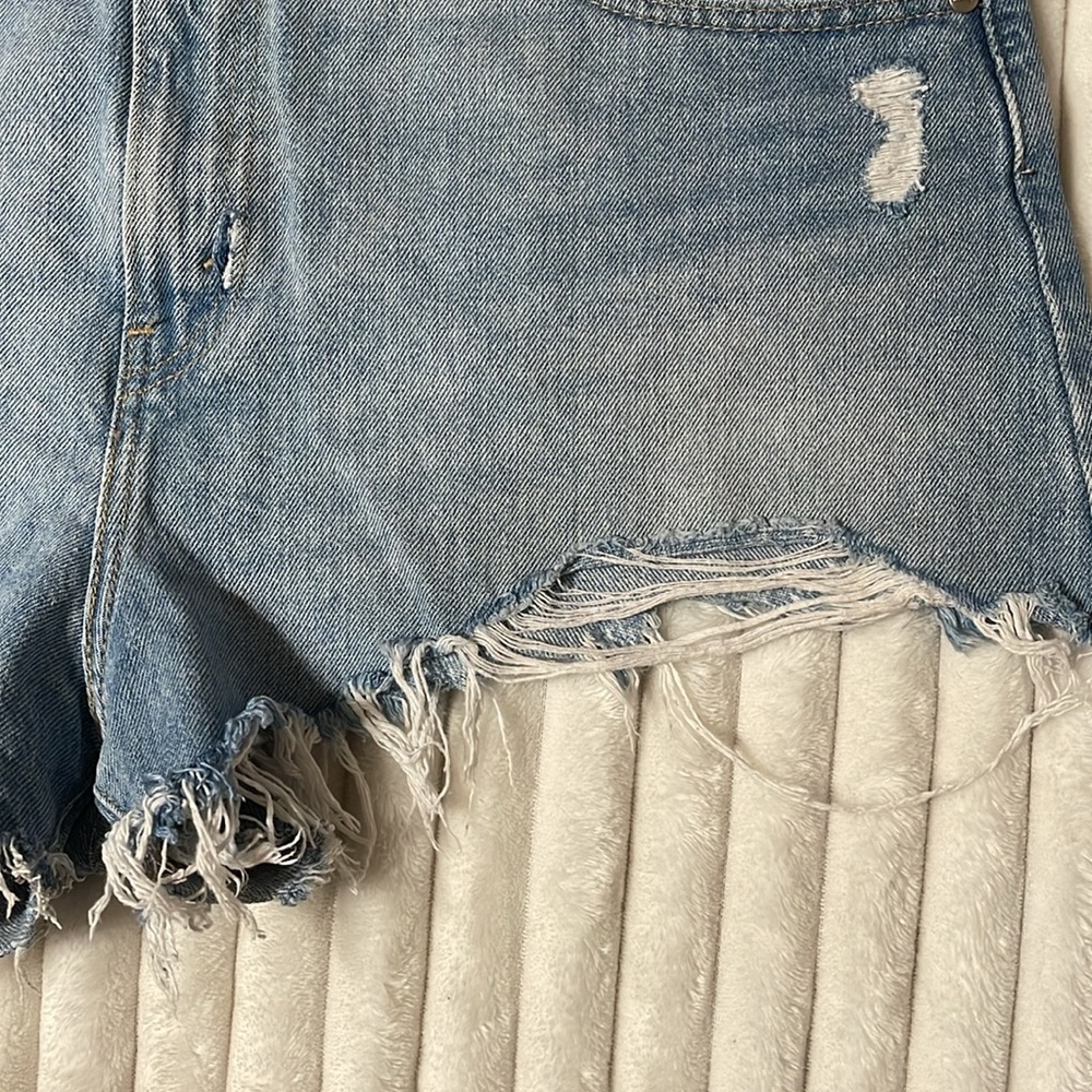 Levis SilverTab Mom Short | Size 32 - Picture 7 of 13